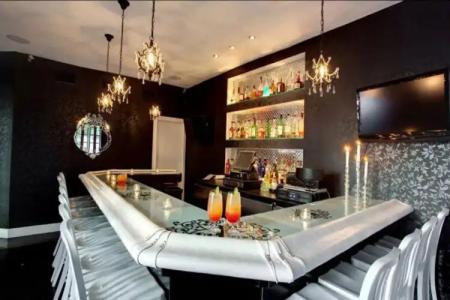 Dorchester & Suites - 17