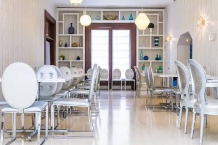 Dorchester & Suites - 16