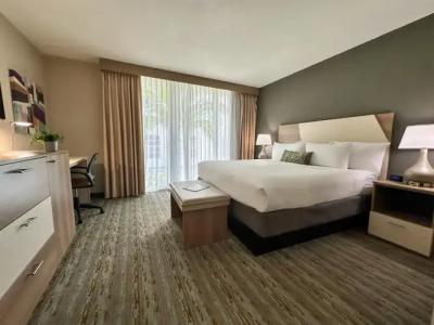 Best Western Plus Atlantic Beach Resort - 5