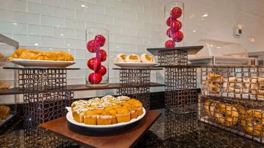 Best Western Plus Atlantic Beach Resort - 14