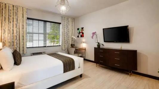 Tradewinds Apartment - 105