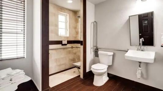 Tradewinds Apartment - 114