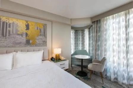 Castle, Autograph Collection - 44