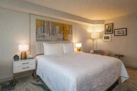 Castle, Autograph Collection - 45