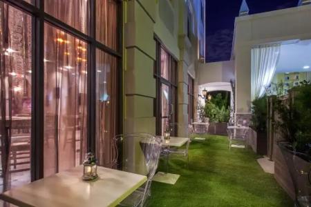 Castle, Autograph Collection - 16