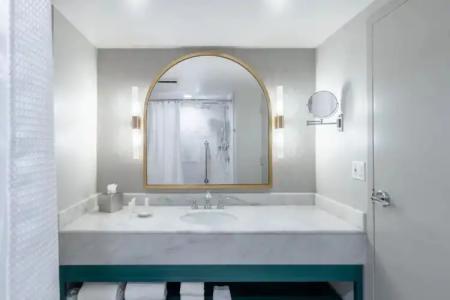 Castle, Autograph Collection - 40