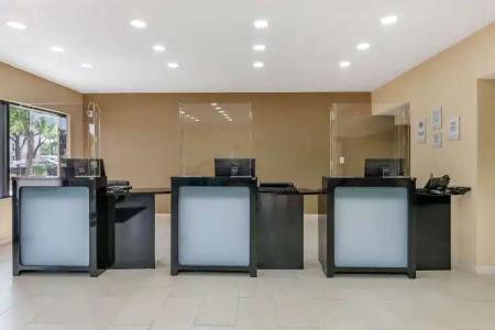 Clarion Inn Orlando International Drive - Icon Park - 1