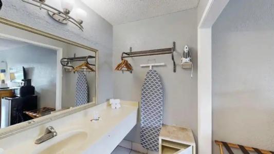 Days Inn by Wyndham Orlando Downtown - 22