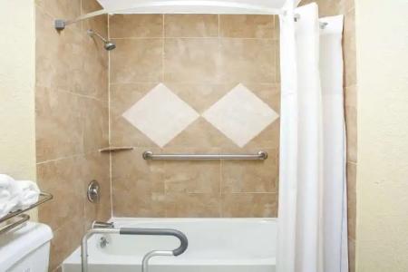 Days Inn by Wyndham Orlando Downtown - 7