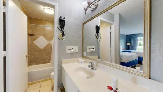 Days Inn by Wyndham Orlando Downtown - 35