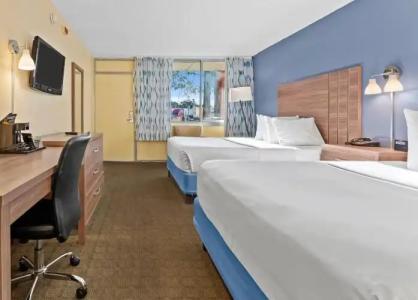 Baymont by Wyndham Orlando North Millenia - 36