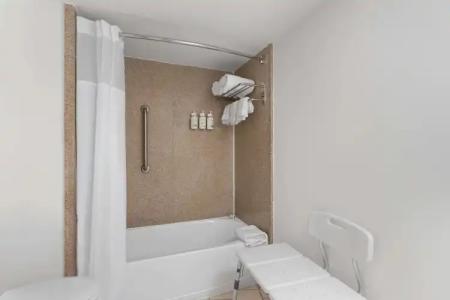 Baymont by Wyndham Orlando North Millenia - 10