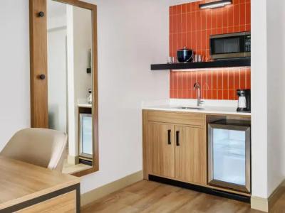 Hyatt Place Across from Universal Orlando Resort - 43