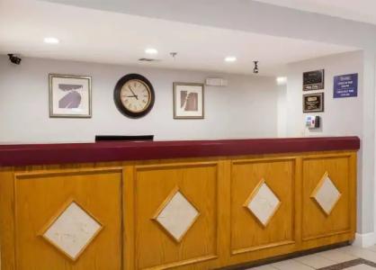 Super 8 by Wyndham Orlando Near Florida Mall - 34