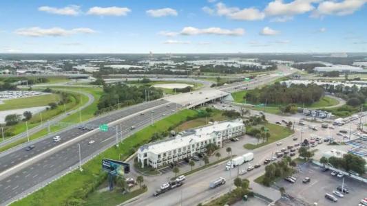 Super 8 by Wyndham Orlando Near Florida Mall - 20