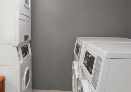 Super 8 by Wyndham Orlando Near Florida Mall - 21