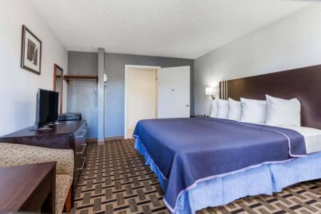 Super 8 by Wyndham Orlando Near Florida Mall - 38