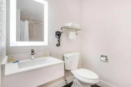 Super 8 by Wyndham Orlando Near Florida Mall - 28