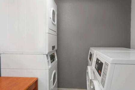 Super 8 by Wyndham Orlando Near Florida Mall - 42