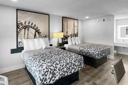 Super 8 by Wyndham Orlando Near Florida Mall - 3