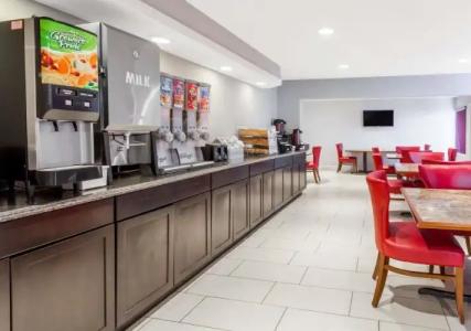 Super 8 by Wyndham Orlando Near Florida Mall - 8