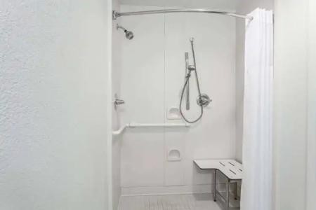 Super 8 by Wyndham Orlando Near Florida Mall - 5