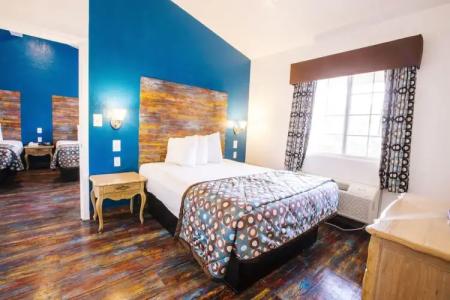 Anaheim Discovery Inn and Suites - 47