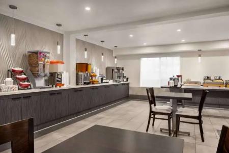 Ramada by Wyndham Anaheim Convention Center - 21