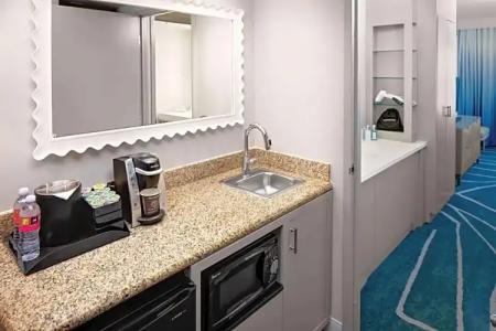 Embassy Suites by Hilton San Diego Bay Downtown - 59