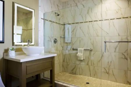 Pacific Shores Inn - 9