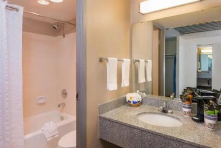 Best Western Yacht Harbor - 45