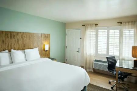 PB Surf Beachside Inn - 1