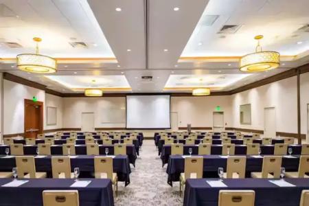 DoubleTree by Hilton San Diego Bayside - 18