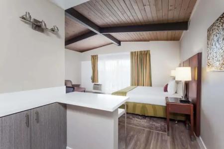 Ramada San Diego North & Conference Center - 20