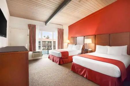 Ramada San Diego North & Conference Center - 33