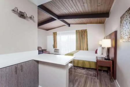 Ramada San Diego North & Conference Center - 24