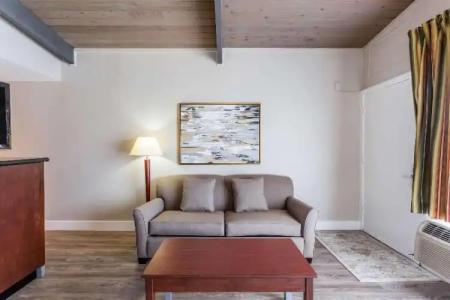 Ramada San Diego North & Conference Center - 30