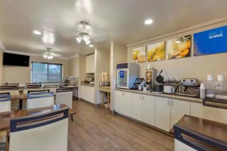 Comfort Inn San Diego Airport at the Harbor - 26