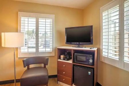 Comfort Inn San Diego Airport at the Harbor - 38