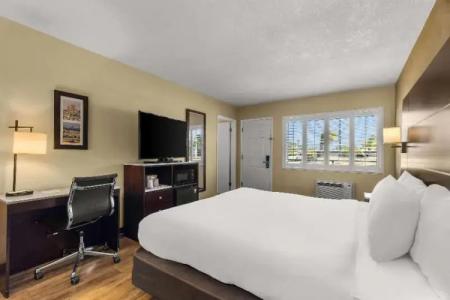 Comfort Inn San Diego Airport at the Harbor - 54