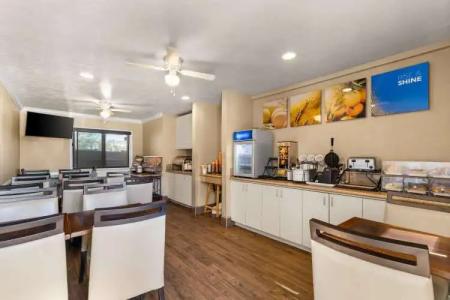 Comfort Inn San Diego Airport at the Harbor - 21