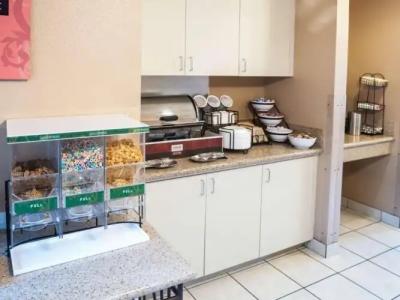 Comfort Inn San Diego Airport at the Harbor - 12