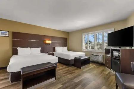 Comfort Inn San Diego Airport at the Harbor - 52