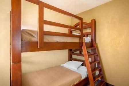 Comfort Inn San Diego Airport at the Harbor - 34