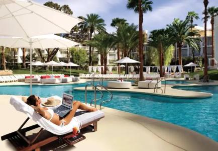 Tropicana a DoubleTree by Hilton and Resort - 19