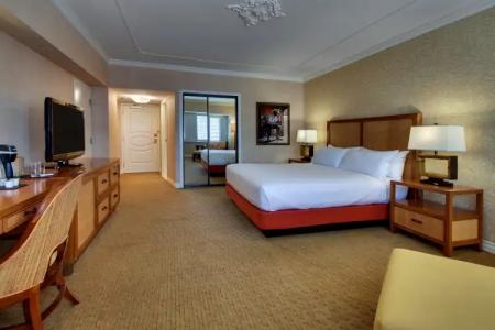 Tropicana a DoubleTree by Hilton and Resort - 79