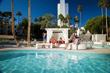 Tropicana a DoubleTree by Hilton and Resort - 43