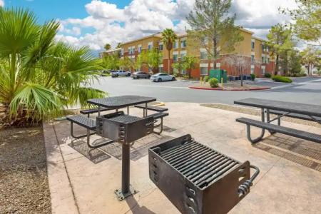 MainStay Suites Las Vegas Convention Center - 17