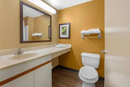 MainStay Suites Las Vegas Convention Center - 8