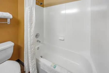 MainStay Suites Las Vegas Convention Center - 7